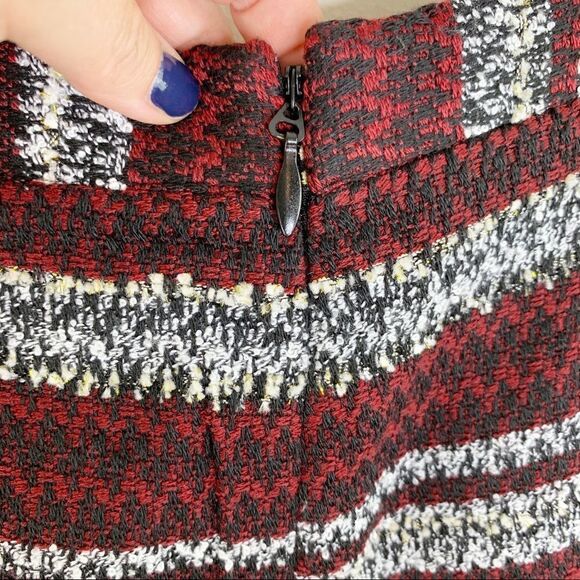 BCBGeneration Red/White/Black Stripe Boucle Shorts‎ - Picture 6 of 10